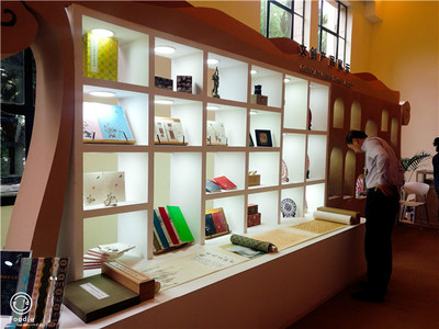 甘肅省圖書館文化創(chuàng)意產(chǎn)品亮相第十二屆中國藝術(shù)節(jié)演藝及文創(chuàng)產(chǎn)品博覽會